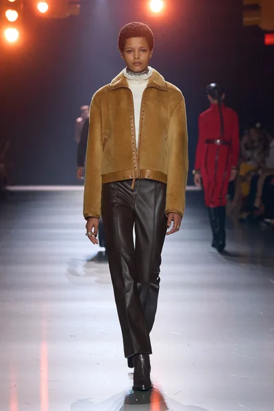 Look 28